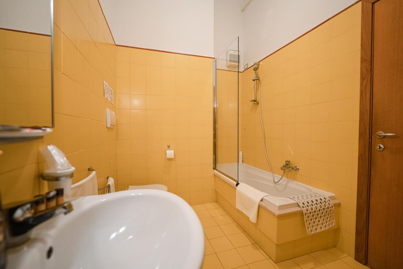 La Piccola Torre Otel Bisceglie Dış mekan fotoğraf